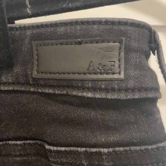 A&F Simone high rise black ripped jeans size 25 - Picture 6 of 9